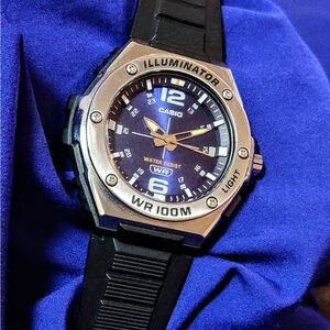 Casio MWA100H 50mm Sports Men's Watch
New battery fully working